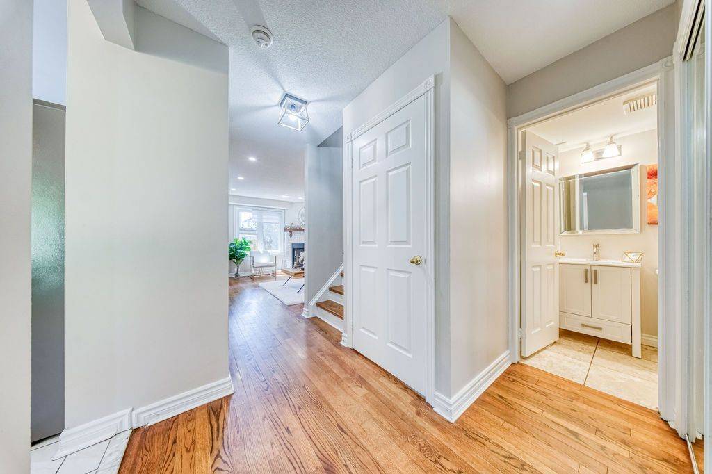 5522 Holbrook RD, Mississauga, ON L5M 5G4