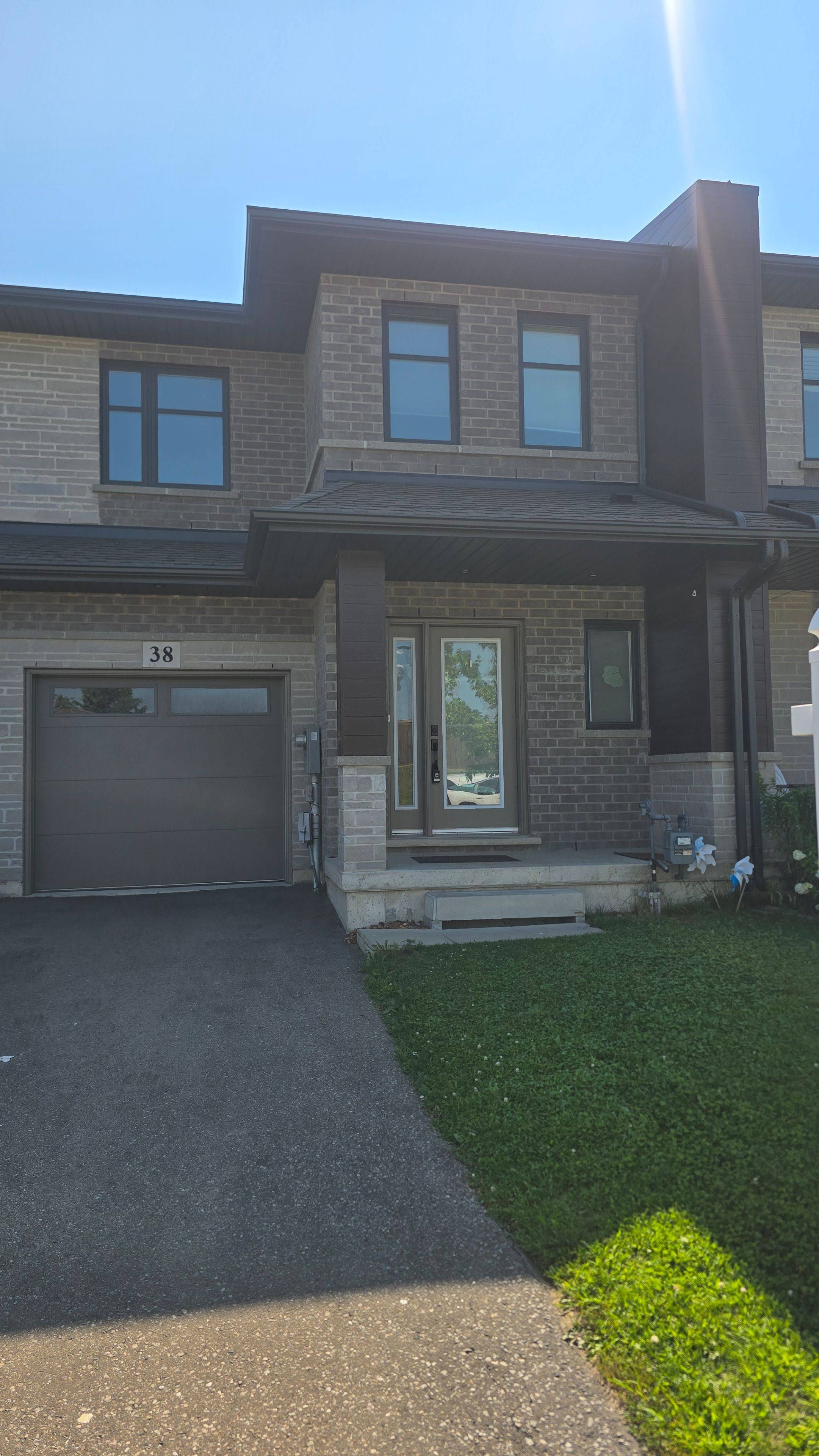 38 Jayla LN, West Lincoln, ON L0R 2A0