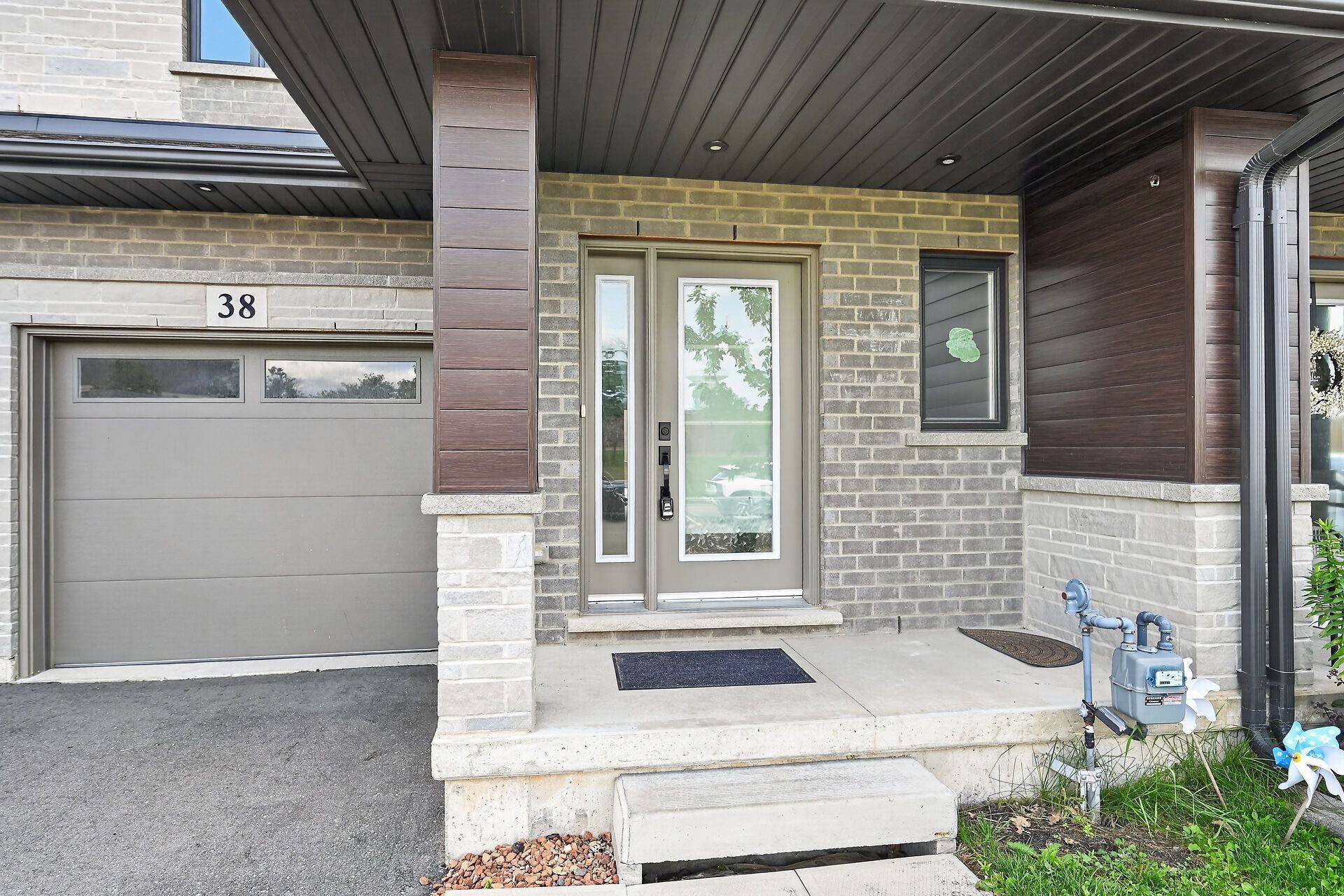 38 Jayla LN, West Lincoln, ON L0R 2A0