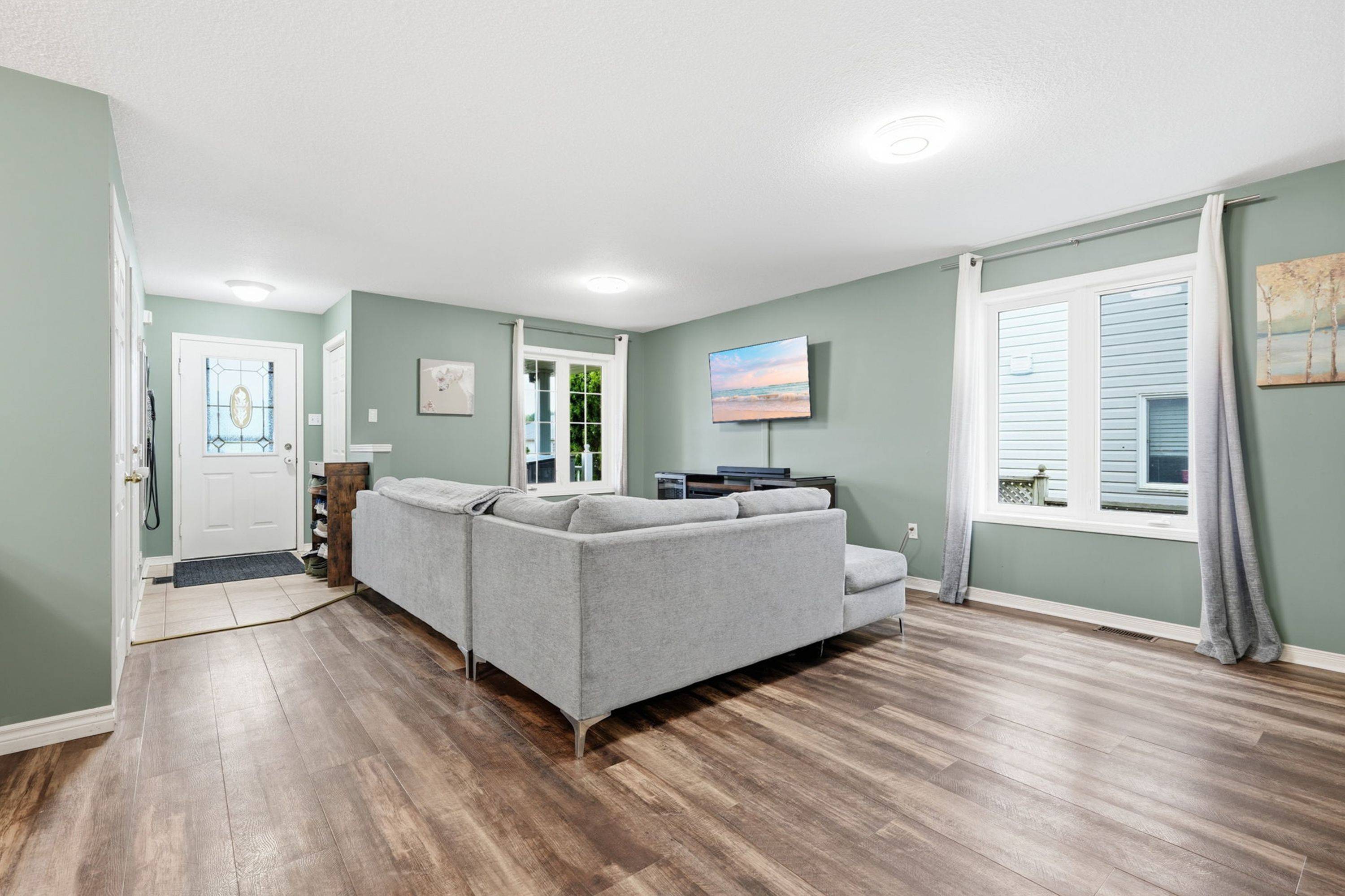 13 Golden Acres DR, West Lincoln, ON L0R 2A0