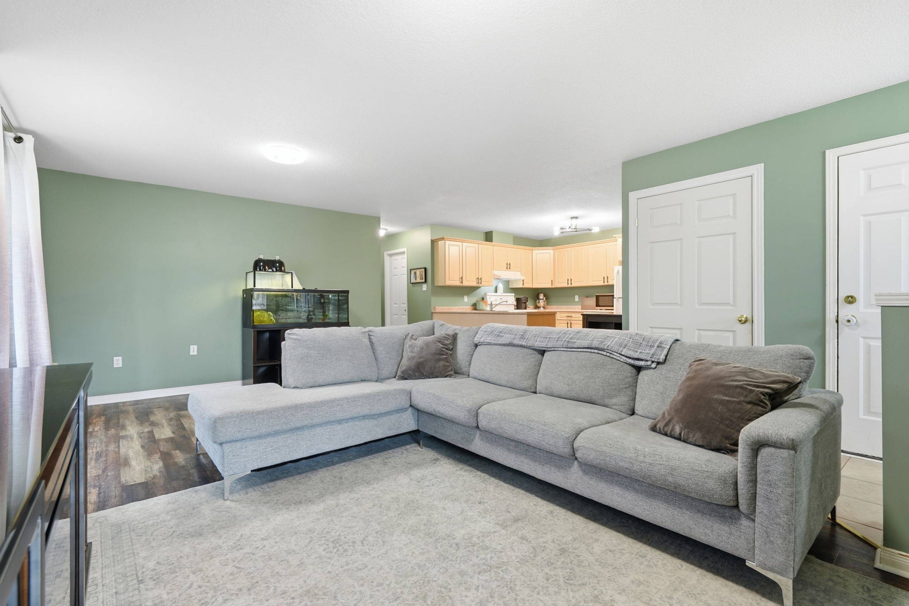 13 Golden Acres DR, West Lincoln, ON L0R 2A0