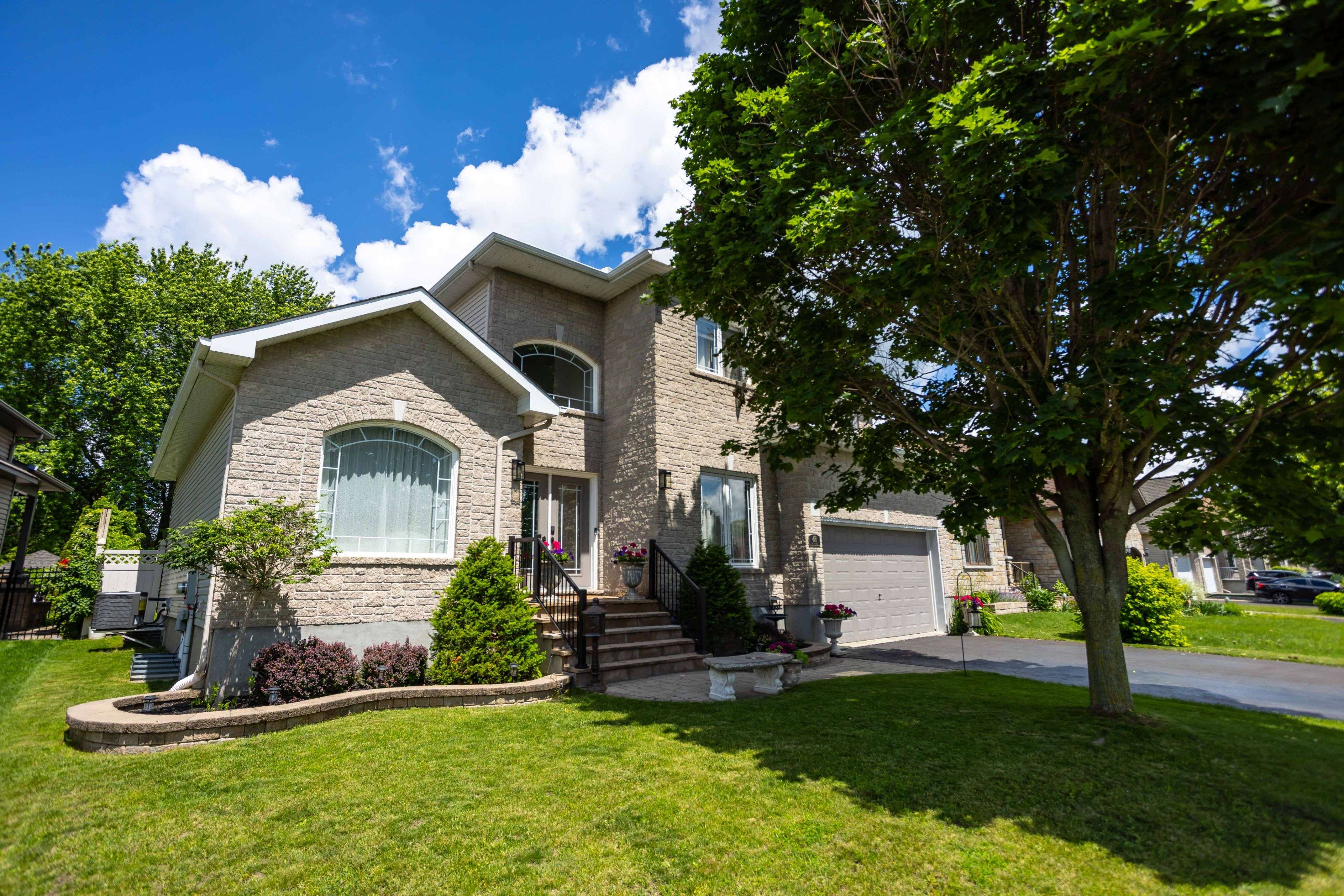 48 De La Rive DR, Russell, ON K0A 1W0