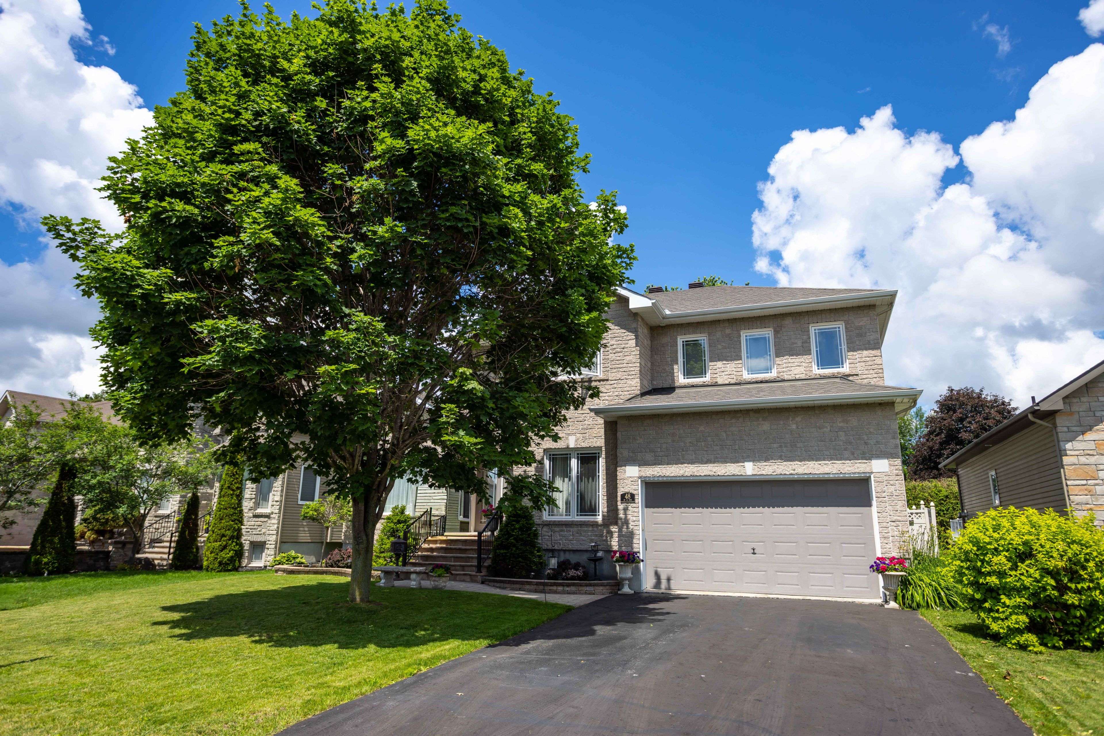 48 De La Rive DR, Russell, ON K0A 1W0
