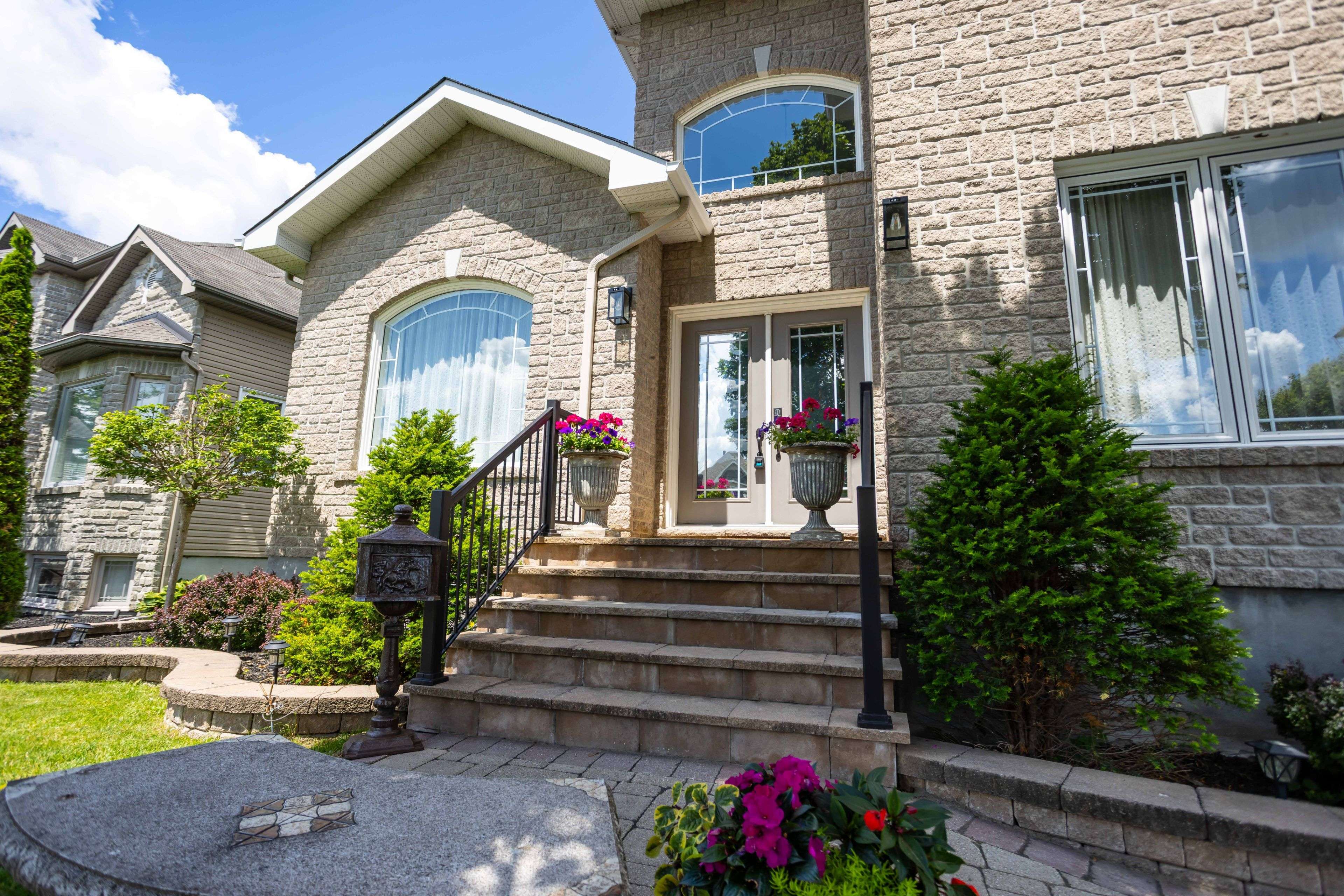 48 De La Rive DR, Russell, ON K0A 1W0