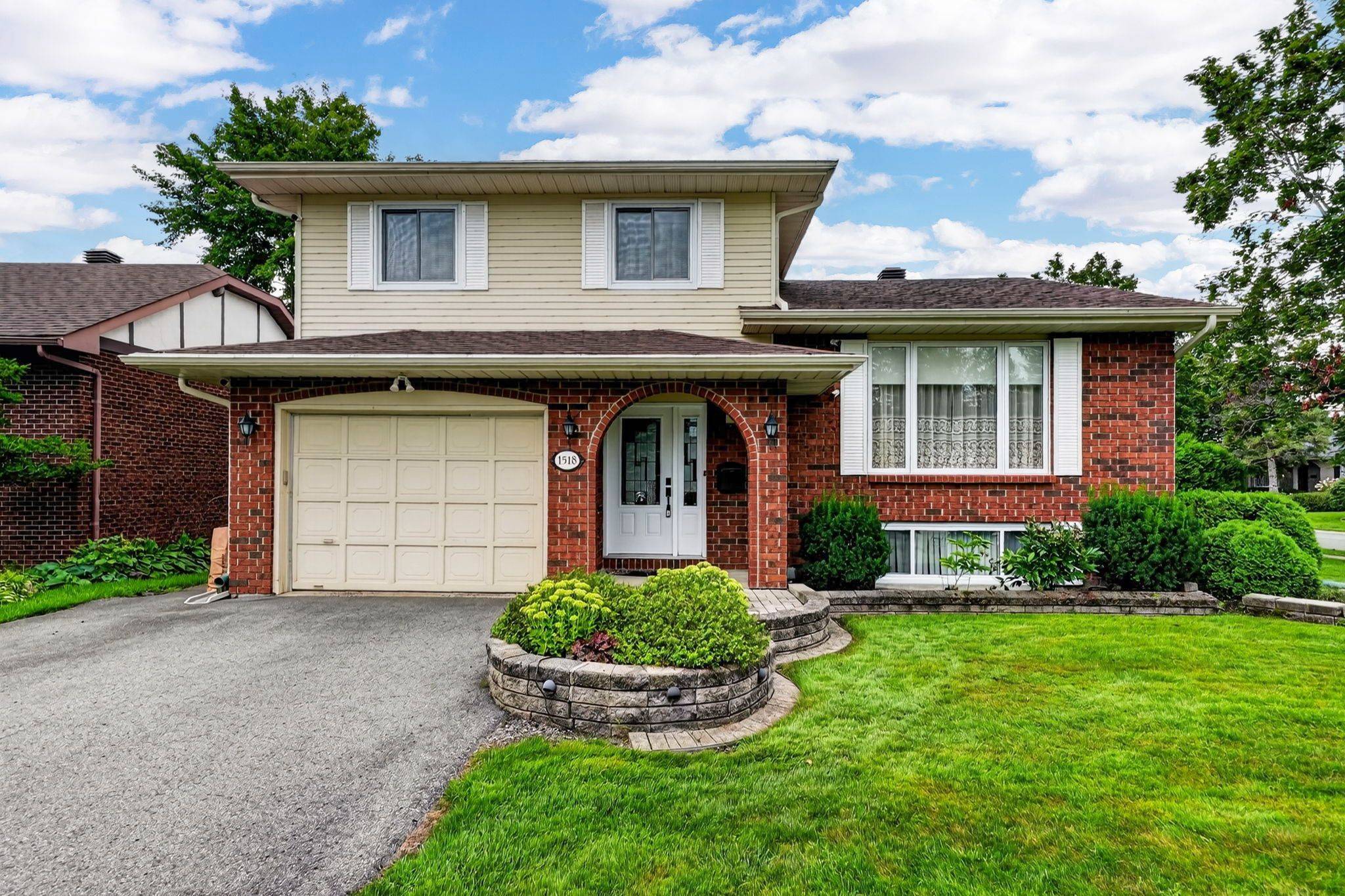 1518 Blakely DR, Cornwall, ON K6J 5K1