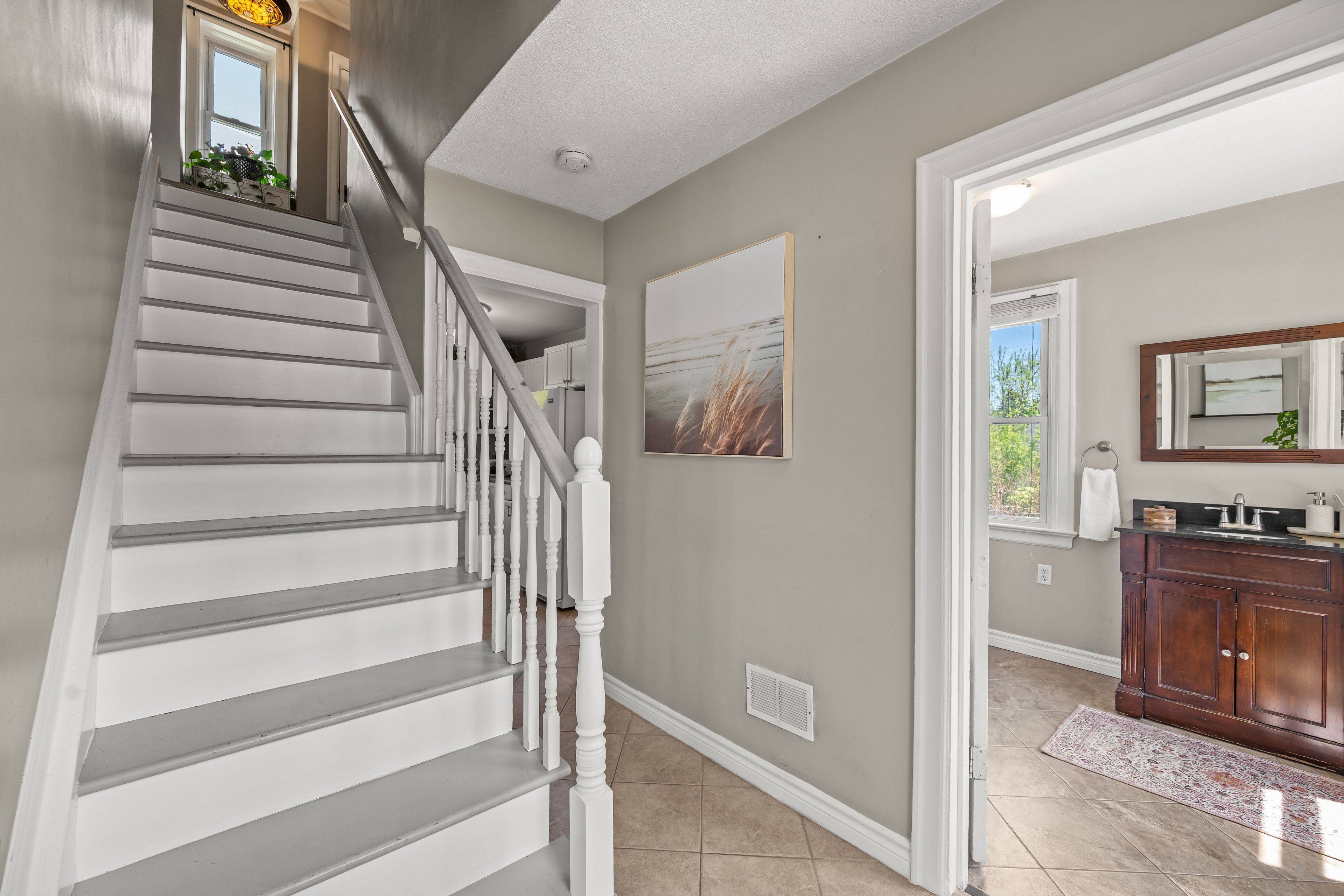 560 King ST W, Gananoque, ON K7G 2H1