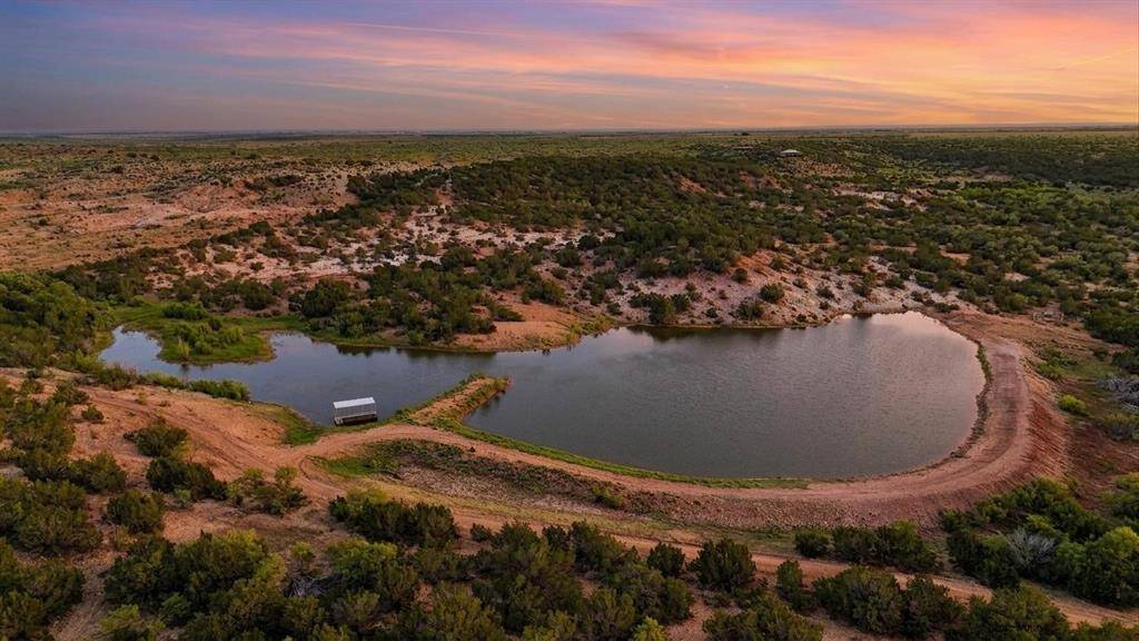 1089 Tennyson Road, Bronte, TX 76933