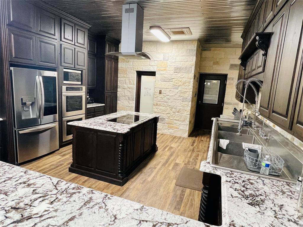 1089 Tennyson Road, Bronte, TX 76933
