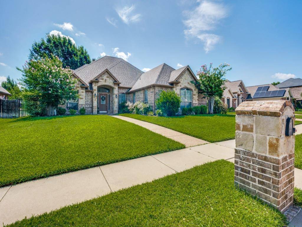 8115 Oak Hollow Drive, Arlington, TX 76001