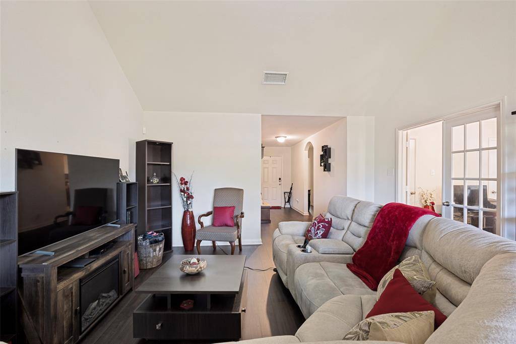 1614 Park Trails Boulevard, Princeton, TX 75407
