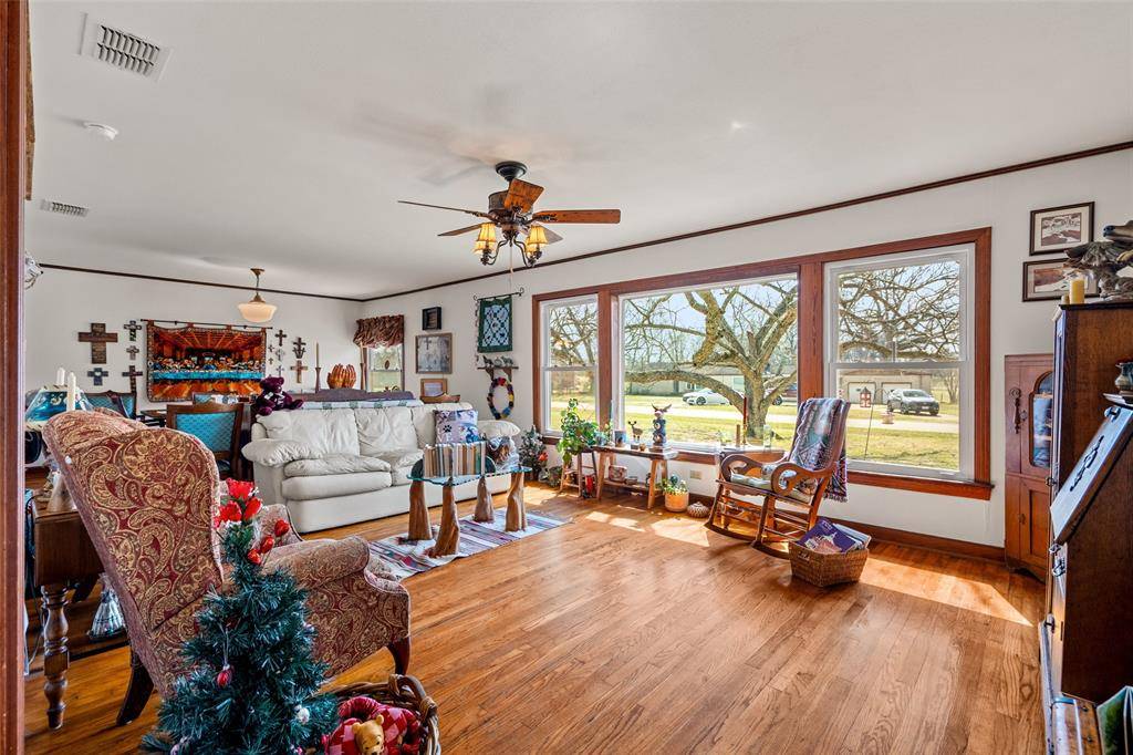 609 E Quitman Street, Alba, TX 75410