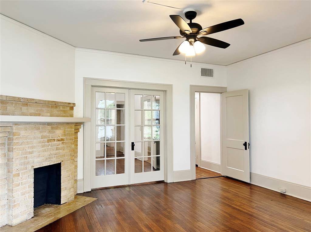 420 W Franklin Street #4, Waxahachie, TX 75165