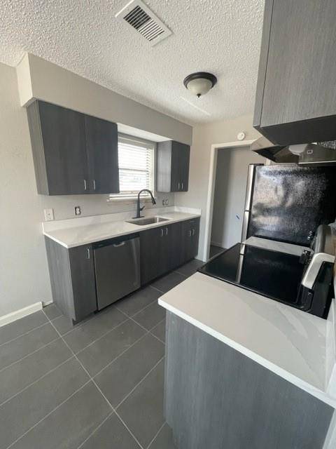 320 Queens Court N, Mansfield, TX 76063