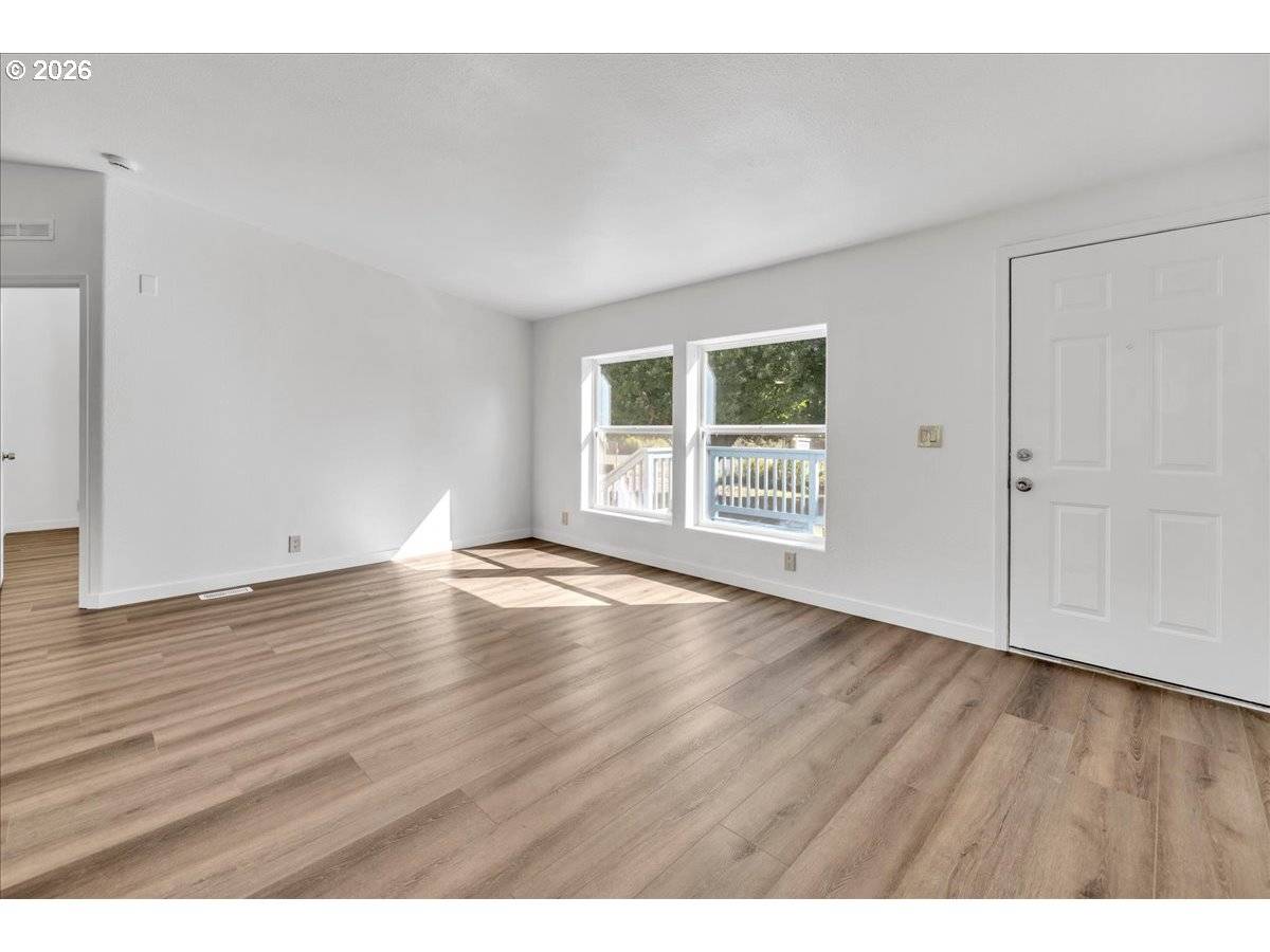 1655 MAKINSTER RD, Tillamook, OR 97141
