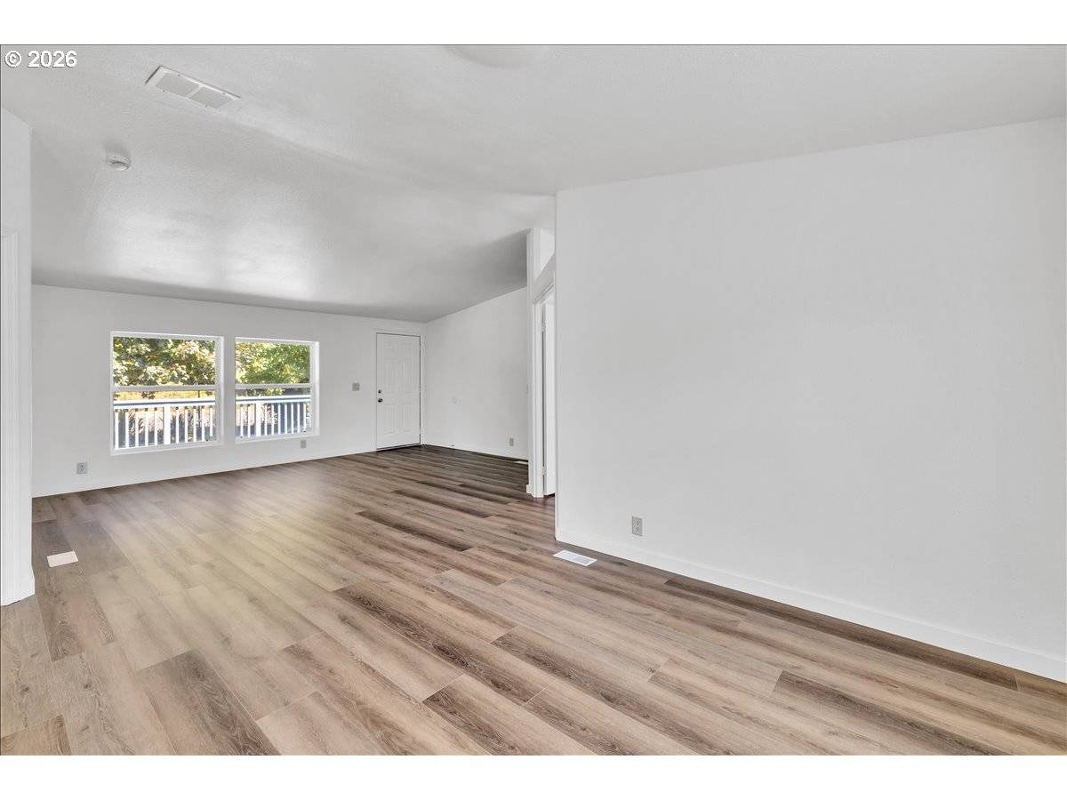 1655 MAKINSTER RD, Tillamook, OR 97141