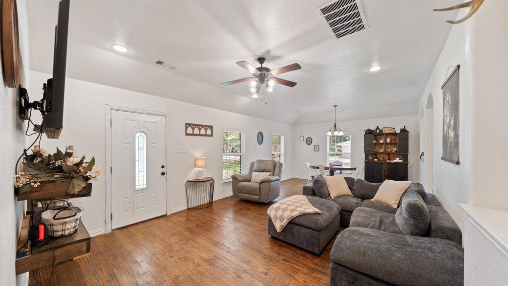 308 E 8th Street, Kaufman, TX 75142
