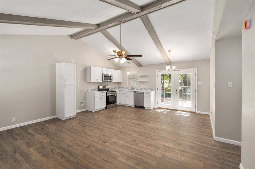 110 Meadowood Road, Enchanted Oaks, TX 75156