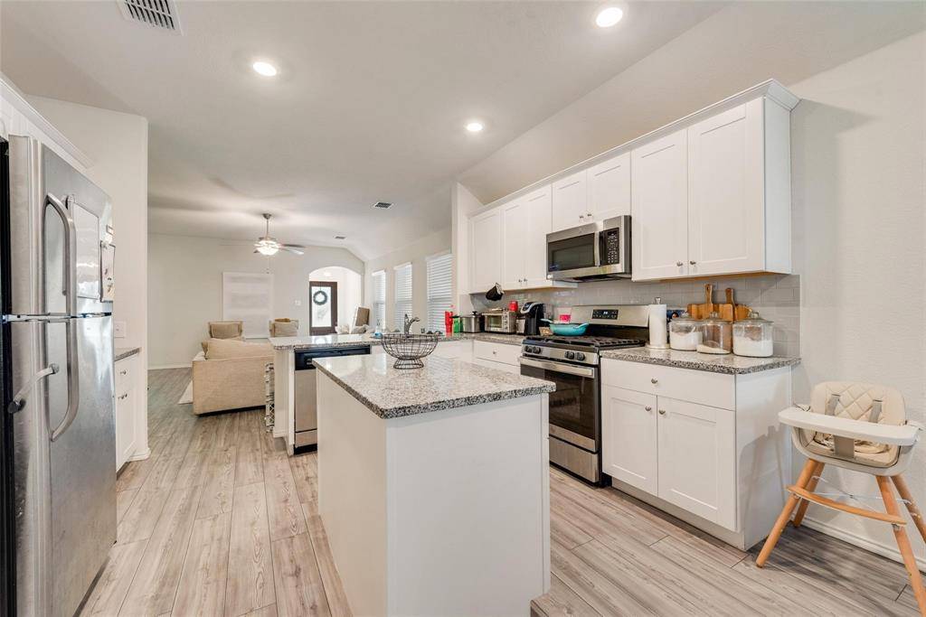 5852 Wake Robin Drive, Fort Worth, TX 76123