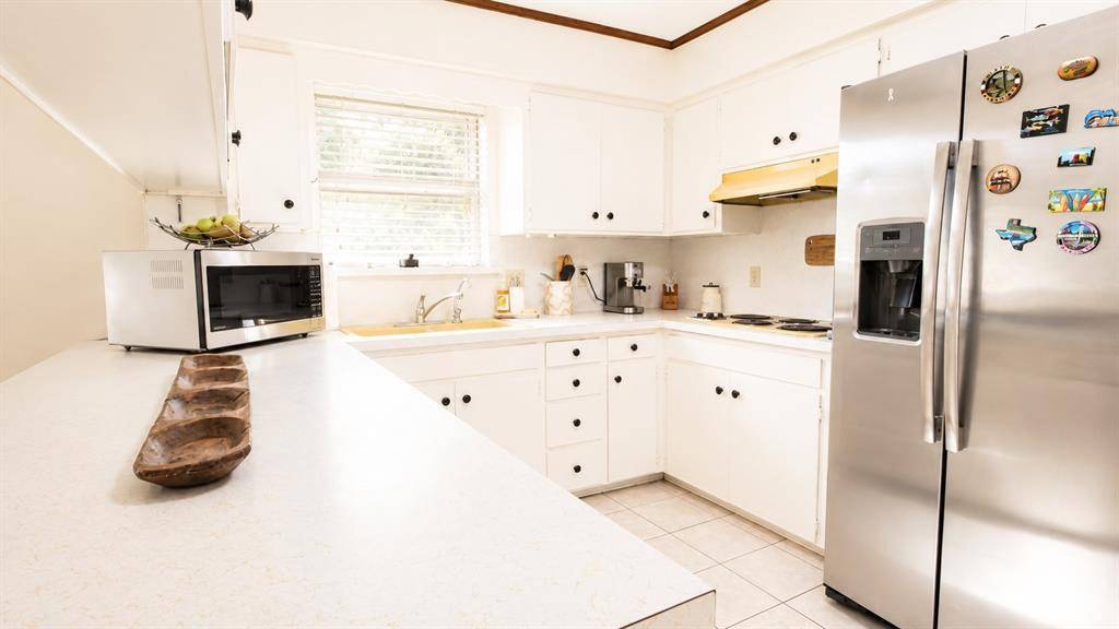 308 Oakwood Drive, Keene, TX 76059