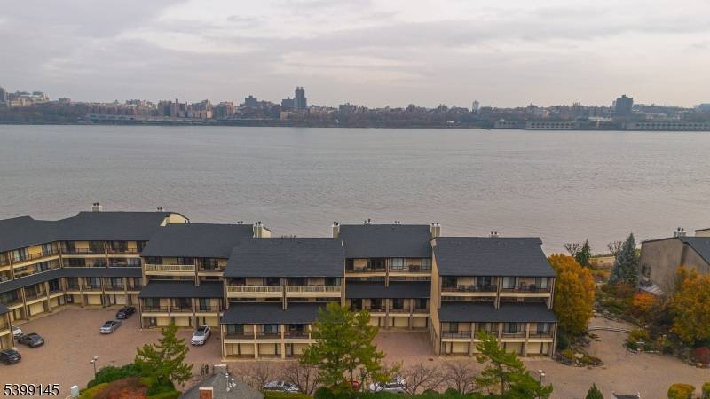 1225 River Rd #7D, Edgewater Boro, NJ 07020