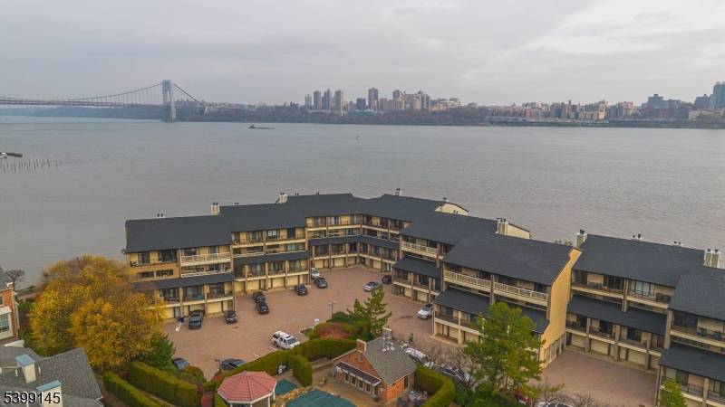 1225 River Rd #7D, Edgewater Boro, NJ 07020