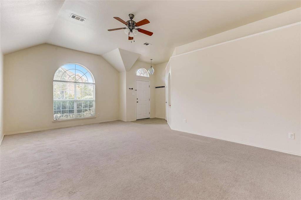 4905 Summer Oaks Lane, Fort Worth, TX 76123