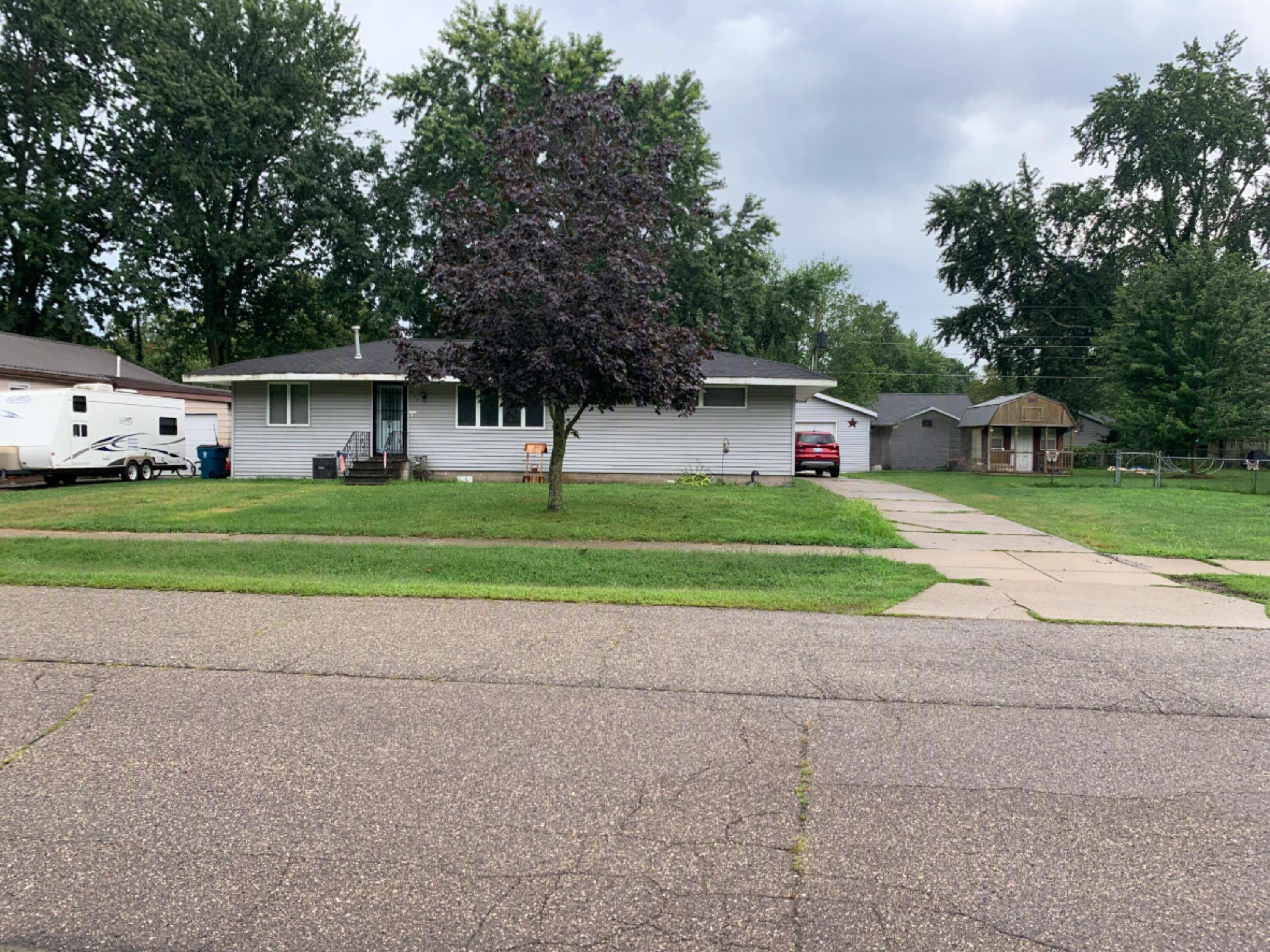 447 Riverside DR, Watervliet City, MI 49098
