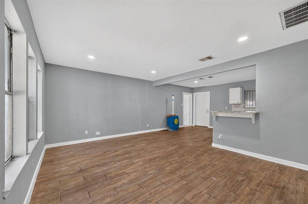 8323 Lapanto Lane, Dallas, TX 75227