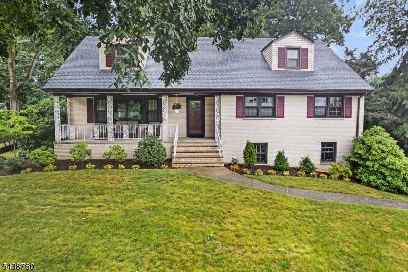 4 Cypress Ave, North Caldwell Boro, NJ 07006