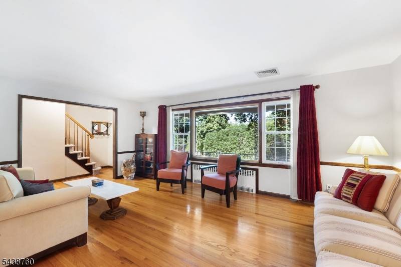 4 Cypress Ave, North Caldwell Boro, NJ 07006