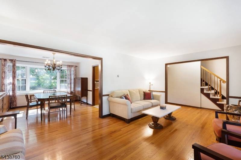 4 Cypress Ave, North Caldwell Boro, NJ 07006