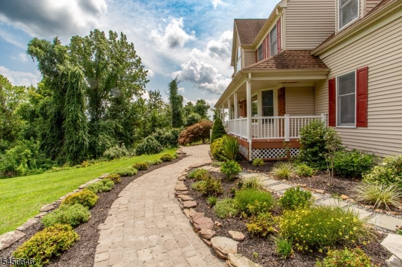 7 Tahoe Ct, Clinton Twp., NJ 08809