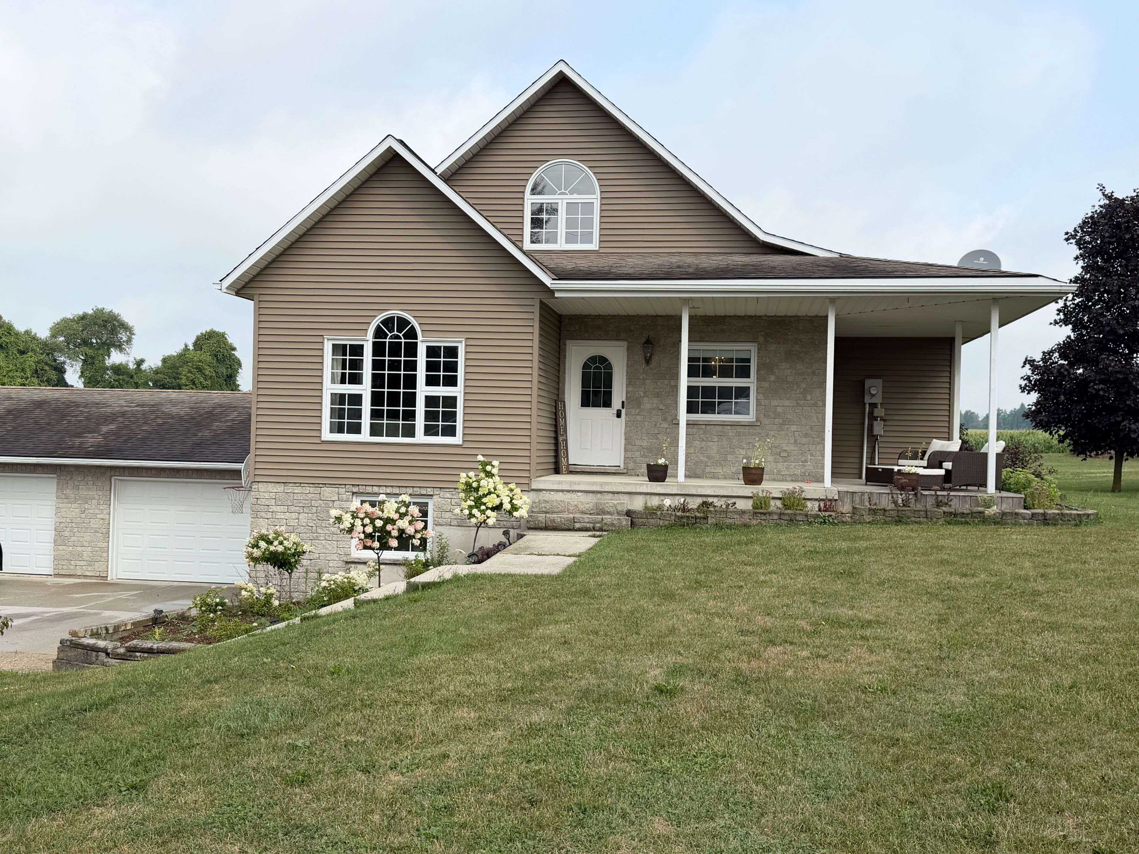 69 Queen ST, Morris Turnberry, ON N0G 1G0