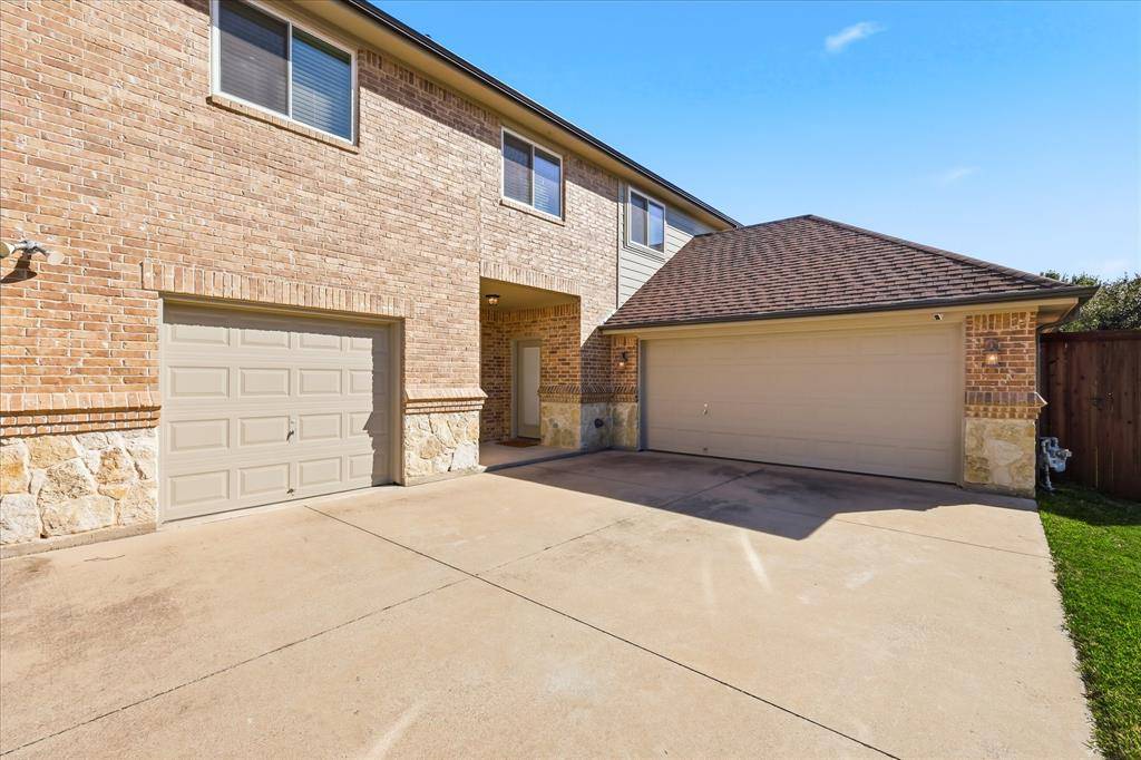 5608 English Oak Drive, Fort Worth, TX 76244