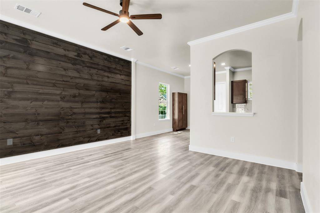 407 Henderson Street, Bonham, TX 75418
