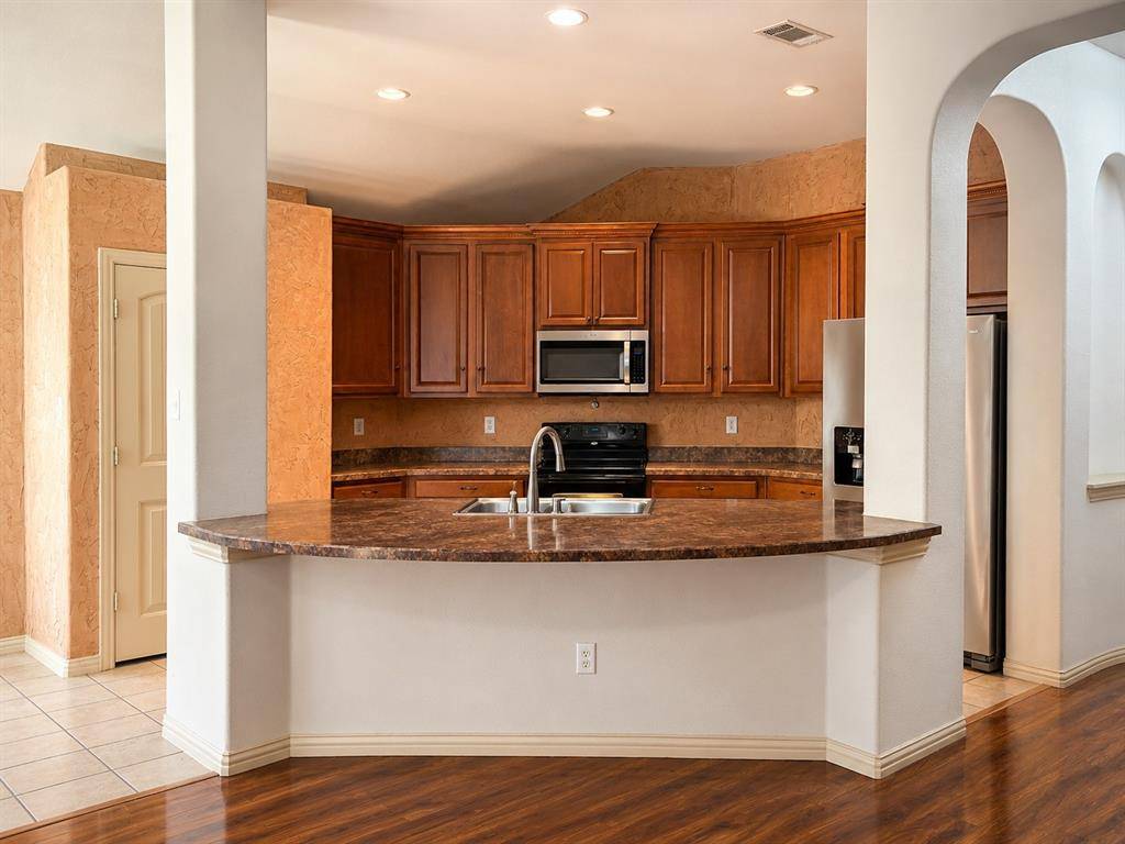 200 Chimney Rock Drive, Waxahachie, TX 75167