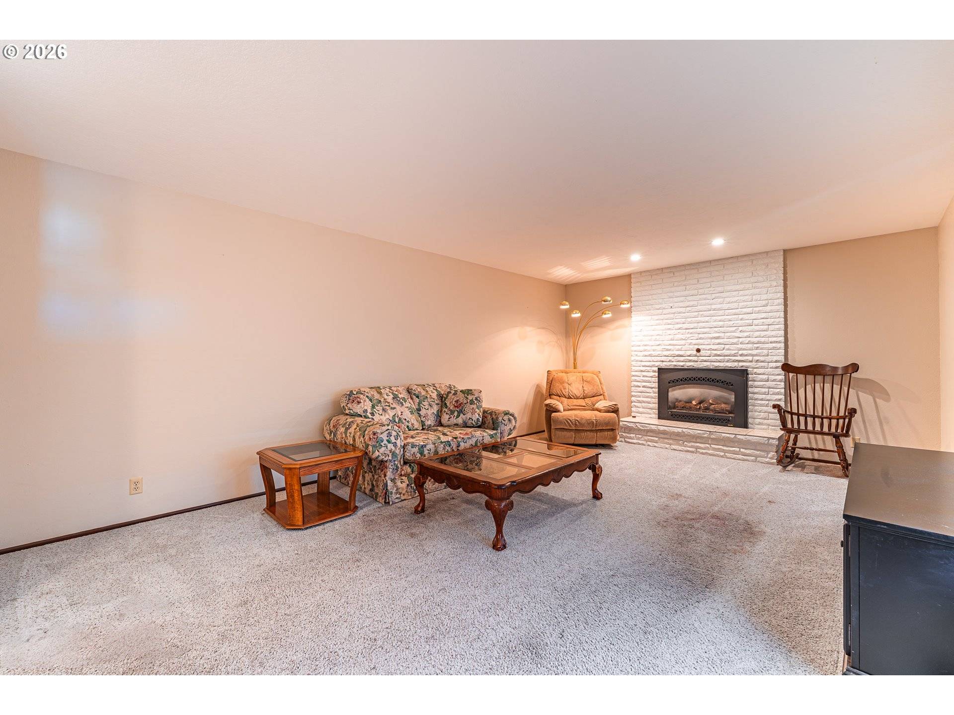 2053 FIRTH AVE, Springfield, OR 97477