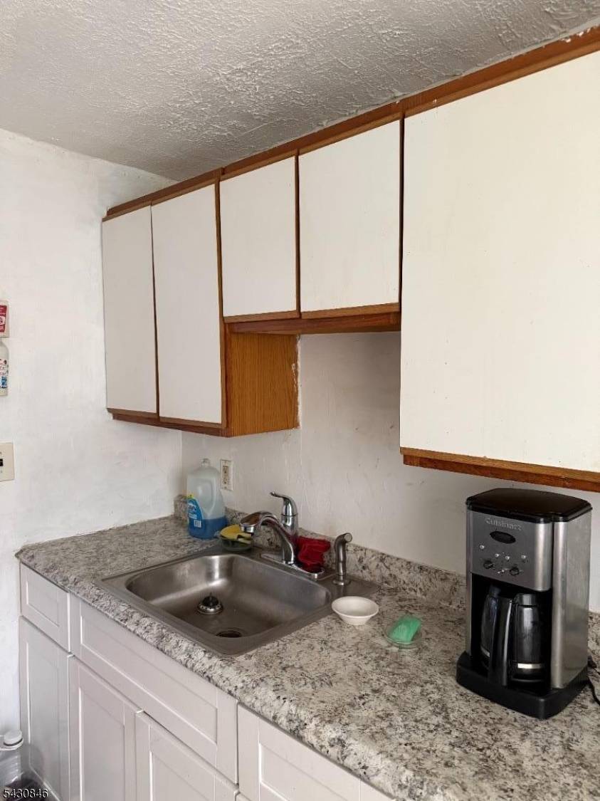 16A Carolyn Ter, Roselle Boro, NJ 07203