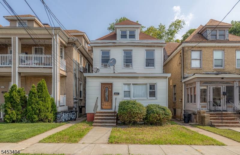 961 Lafayette St, Elizabeth City, NJ 07201