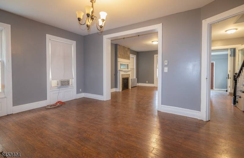 961 Lafayette St, Elizabeth City, NJ 07201