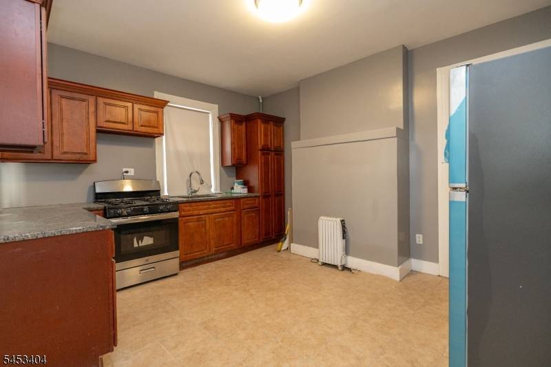 961 Lafayette St, Elizabeth City, NJ 07201