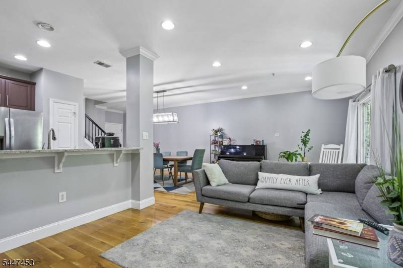 118 Donato Cir, Scotch Plains Twp., NJ 07076