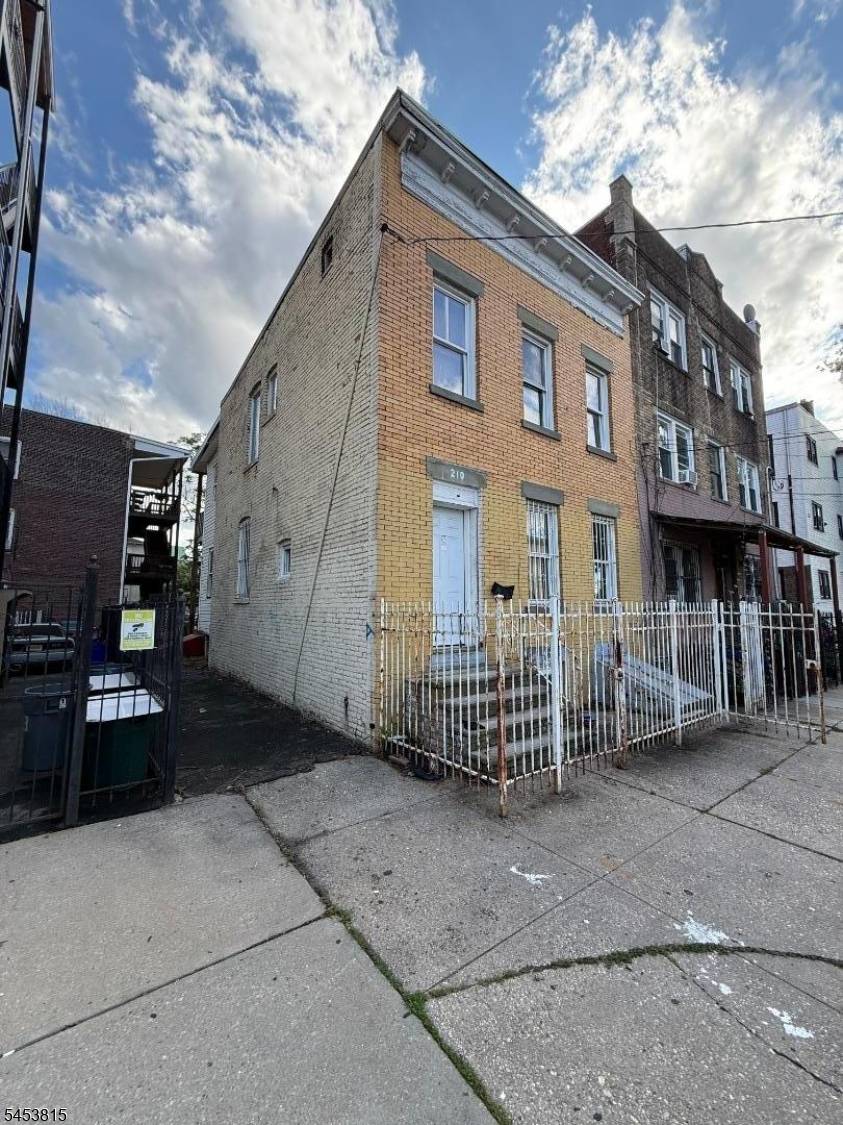 210 Berkeley Ave, Newark City, NJ 07107