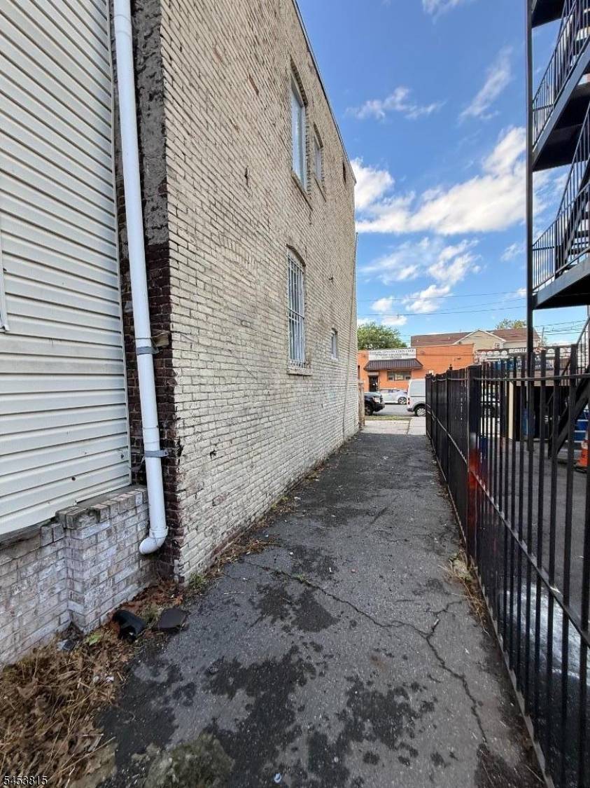 210 Berkeley Ave, Newark City, NJ 07107