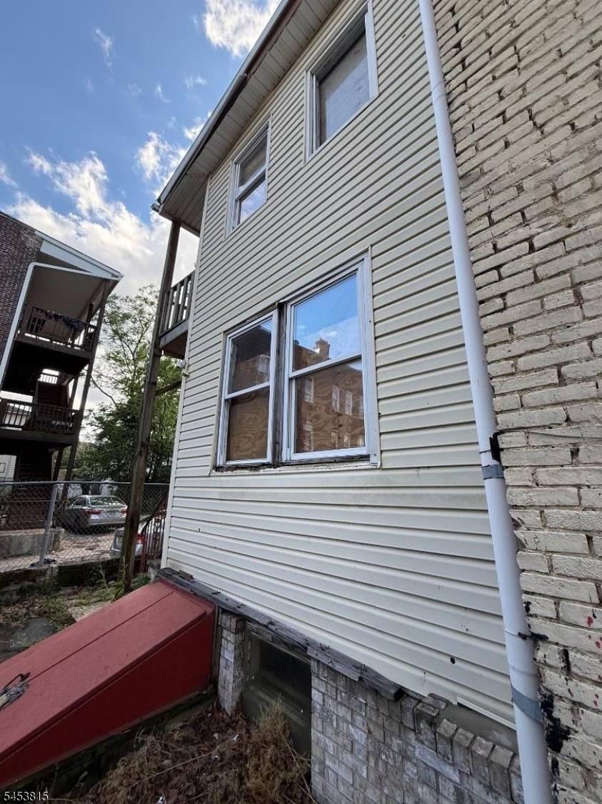 210 Berkeley Ave, Newark City, NJ 07107