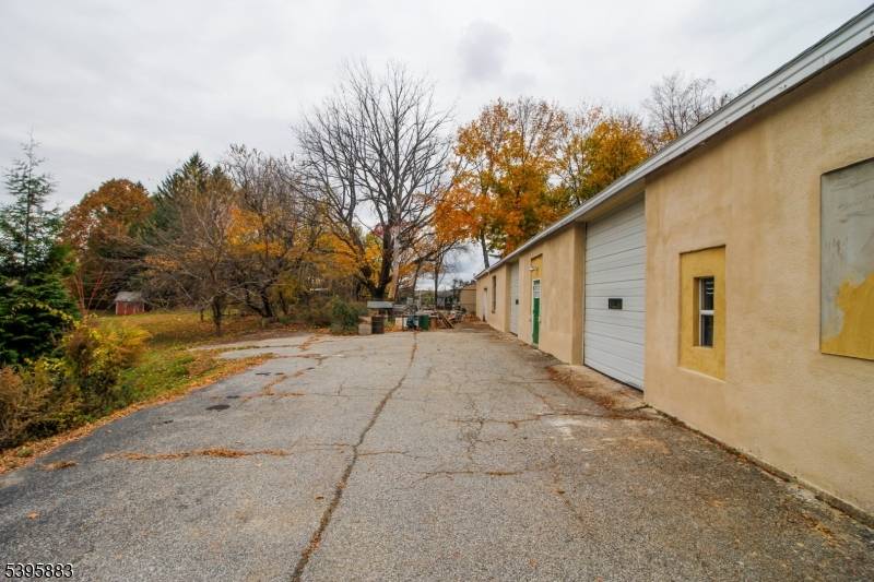 8 Main St, Ogdensburg Boro, NJ 07439