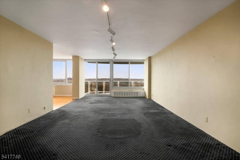 1 Claridge Dr #523, Verona Twp., NJ 07044