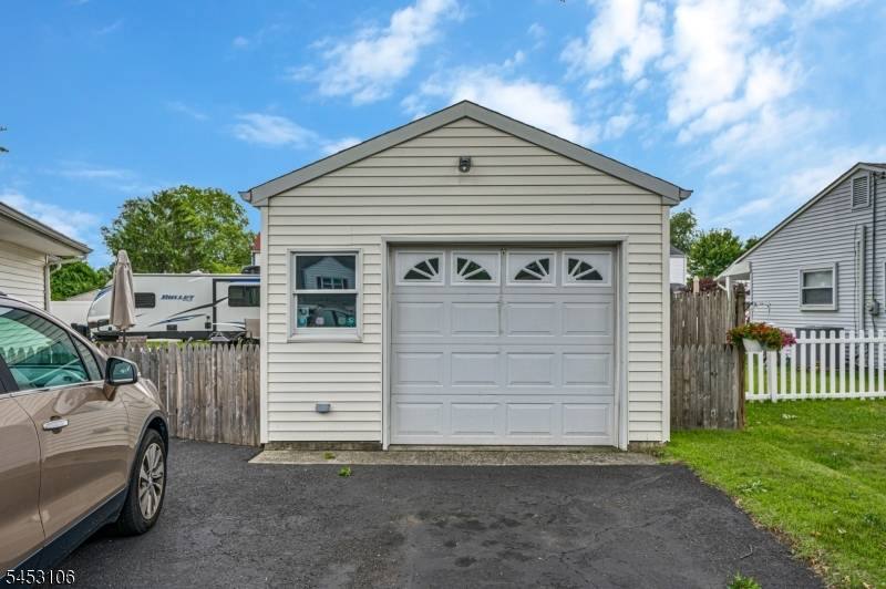 2 Orchid Pl, Middlesex Boro, NJ 08846
