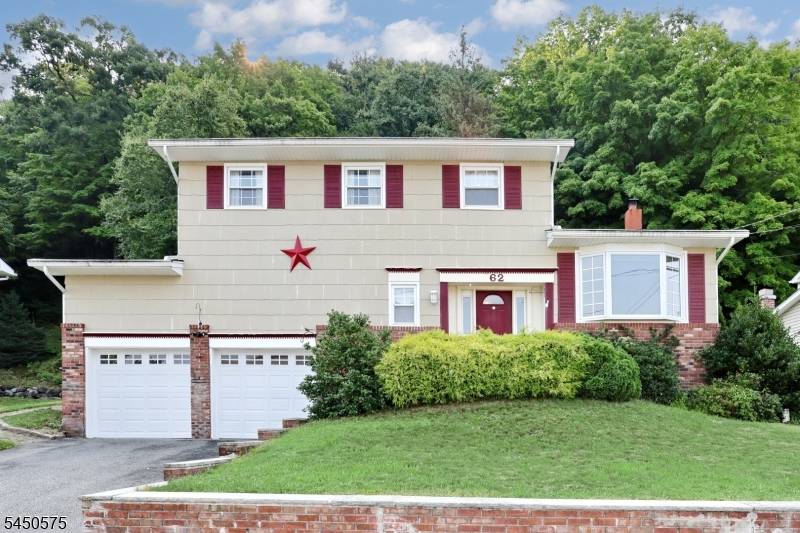62 Molinari Dr, Wanaque Boro, NJ 07465