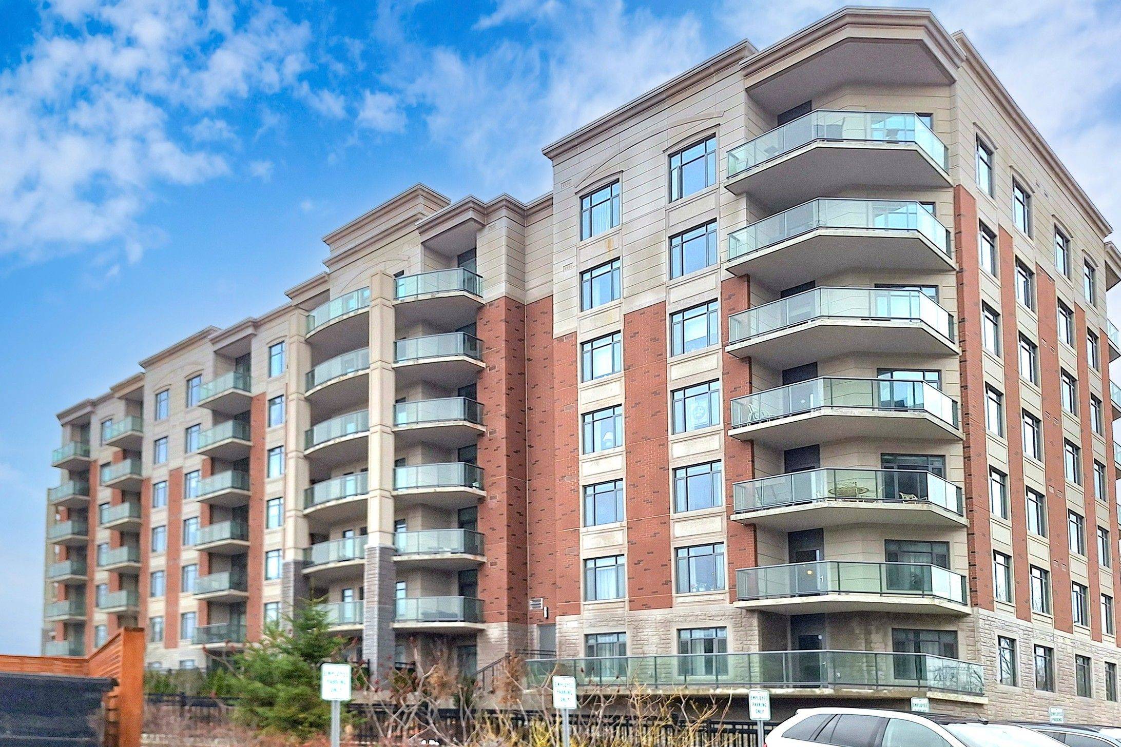 460 William Graham DR #313, Aurora, ON L4G 1X9